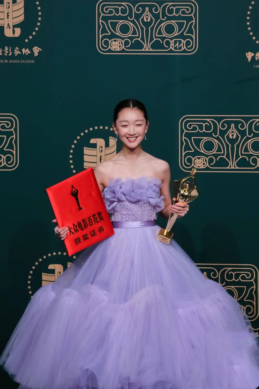 “纯欲望”天花板!29岁的陈都灵,雪肤玉润令人叹为观止!