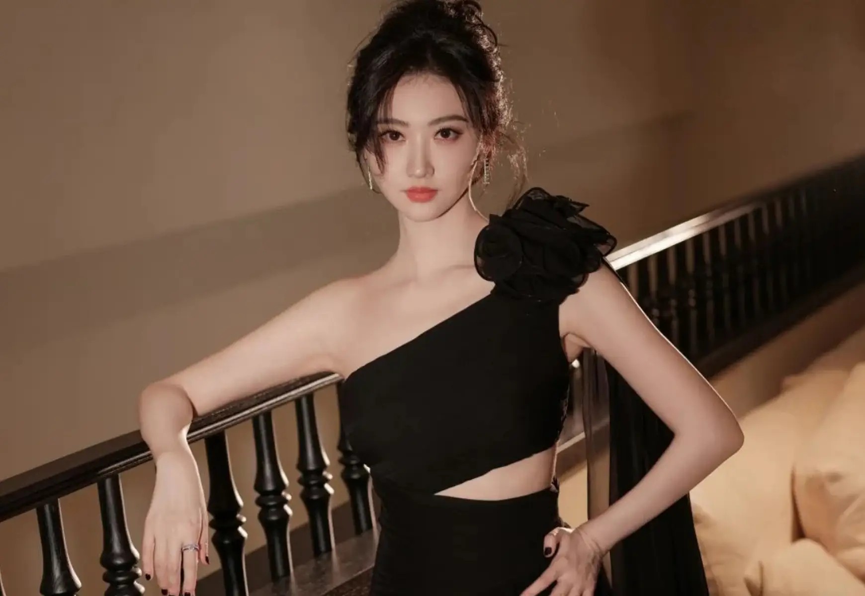向佐演技引热议,向华强《无限超越班》力挺儿子