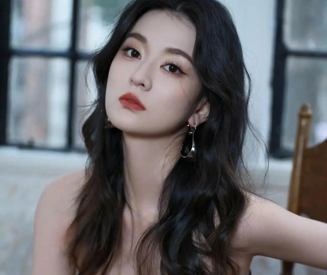 伊能静发文力挺秦昊,澄清婚姻传闻