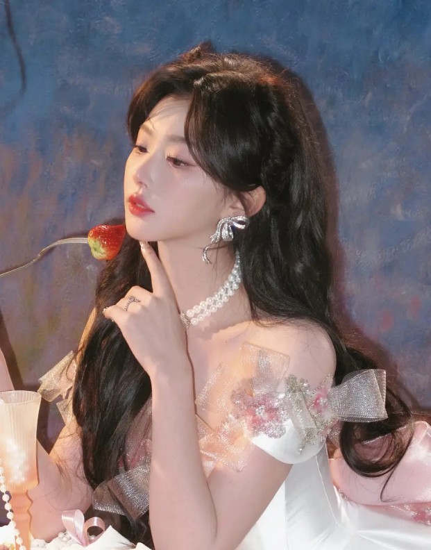 胡彦斌和易梦玲在海边激吻，多项细节扒出，这波实锤了！