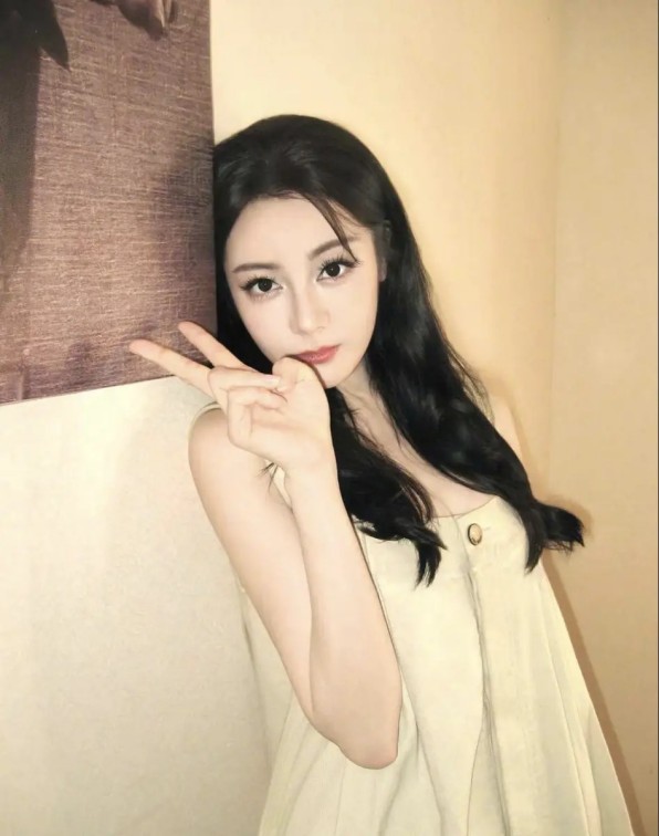 杜淳妻子王灿回应催债问题：已解决，感谢网友支招