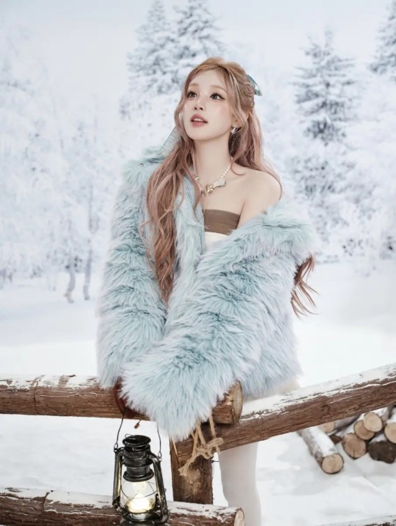 杜江带儿子陪霍思燕医院就诊 用手抚摸儿子头做安抚