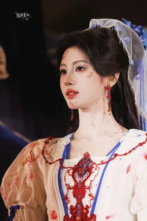 魏大勋黑色西服精英感十足 宋威龙绿色套装时尚帅气