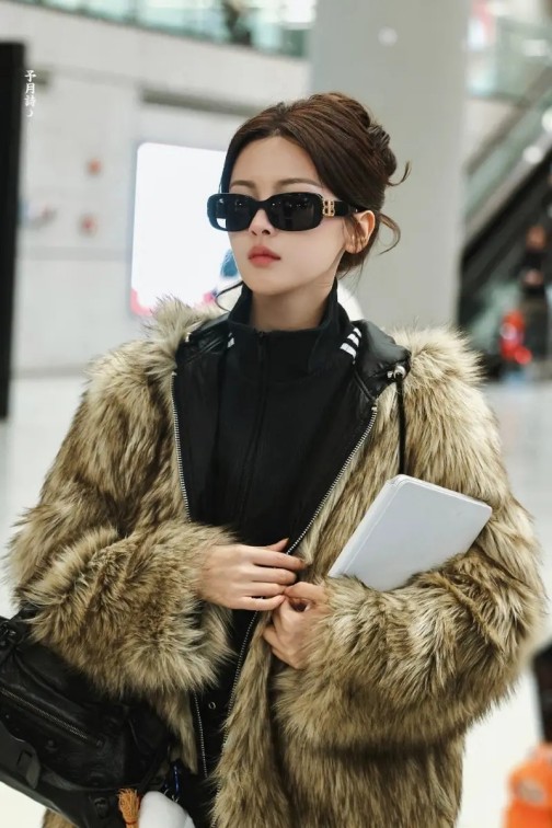 TVB视帝内地电影开拍当男一，角色造型夸张，网友褒贬不一