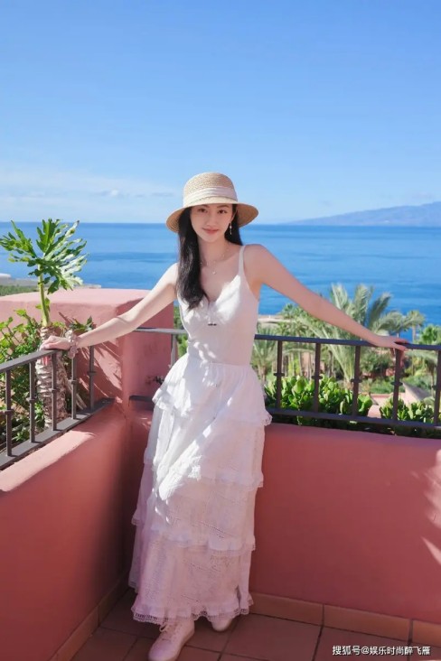 Jessica郑秀妍时隔12年召唤少女时代引争议：退团了还非要这样？