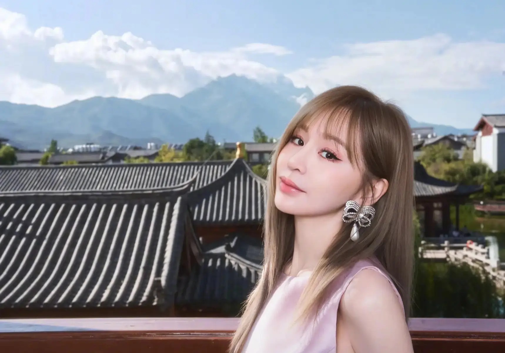 她是敬一丹独女，嫁了苏格兰老公，定居北京！可她干的活儿，一分钱都不争